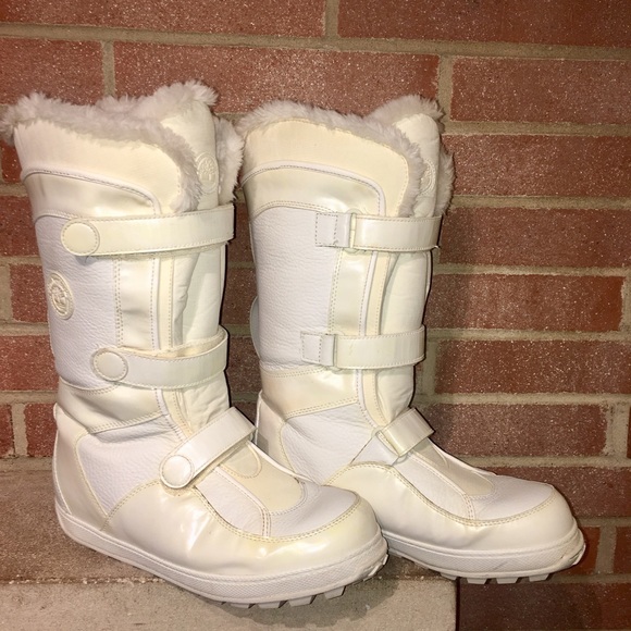 Timberland Shoes - Vintage Timberland tall white woman’s size 10M